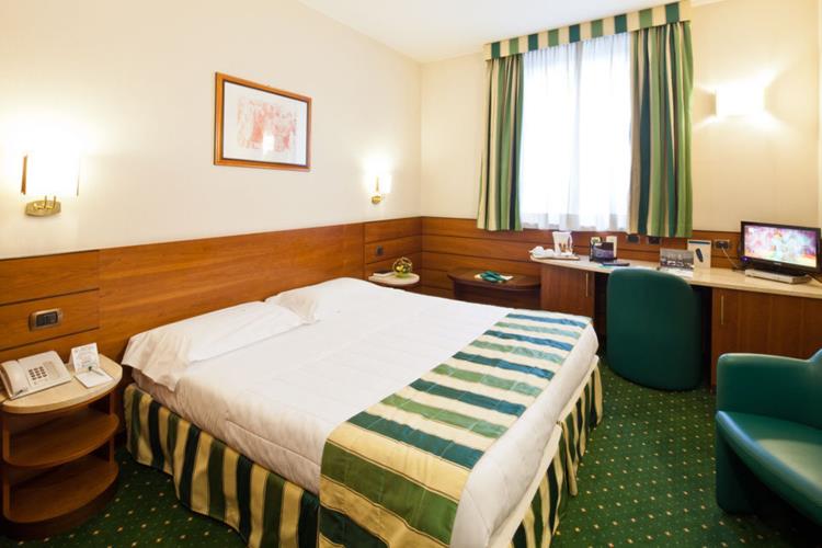 Camera hotel 4 stelle a Milano Cerchi servizio e ospitalità per il tuo soggiorno a Milano? Prenota una camera al BEST WESTERN Hotel Mirage