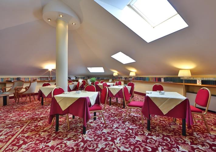 Reading Room 4 star Milan hotel Treat yourself to a relaxing time in the reading room of the BW Hotel Mirage