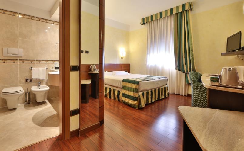 Camera hotel 4 stelle a Milano Camera hotel 4 stelle a Milano