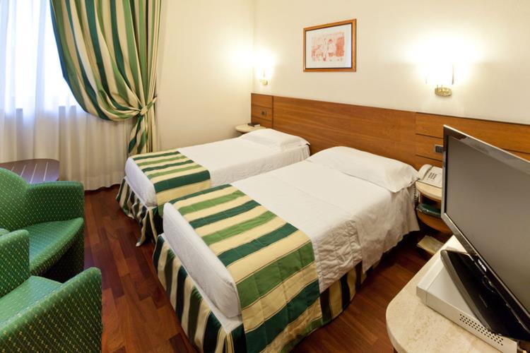 Per te 86 camere dotate di ogni confort all'Hotel Mirage potrai trovare 86 camere dotate di ogni confort.