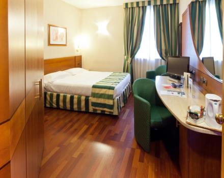 Discover the comfortable rooms at the Hotel Mirage in Milan